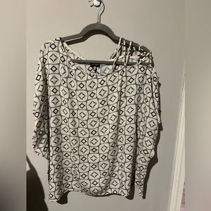 Women’s short sleeved top